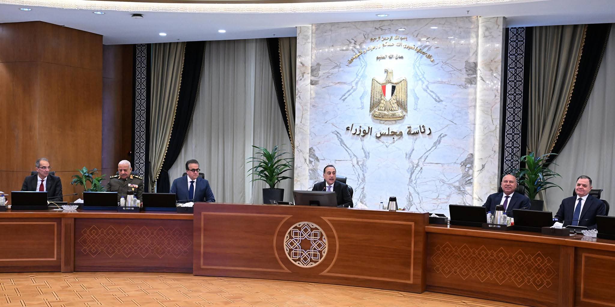 رئيس الوزراء يترأس الإجتماع الأسبوعي للحكومة ويؤكد: سددنا 5 مليارات دولار من مستحقات الشركاء الأجانب في قطاع البترول