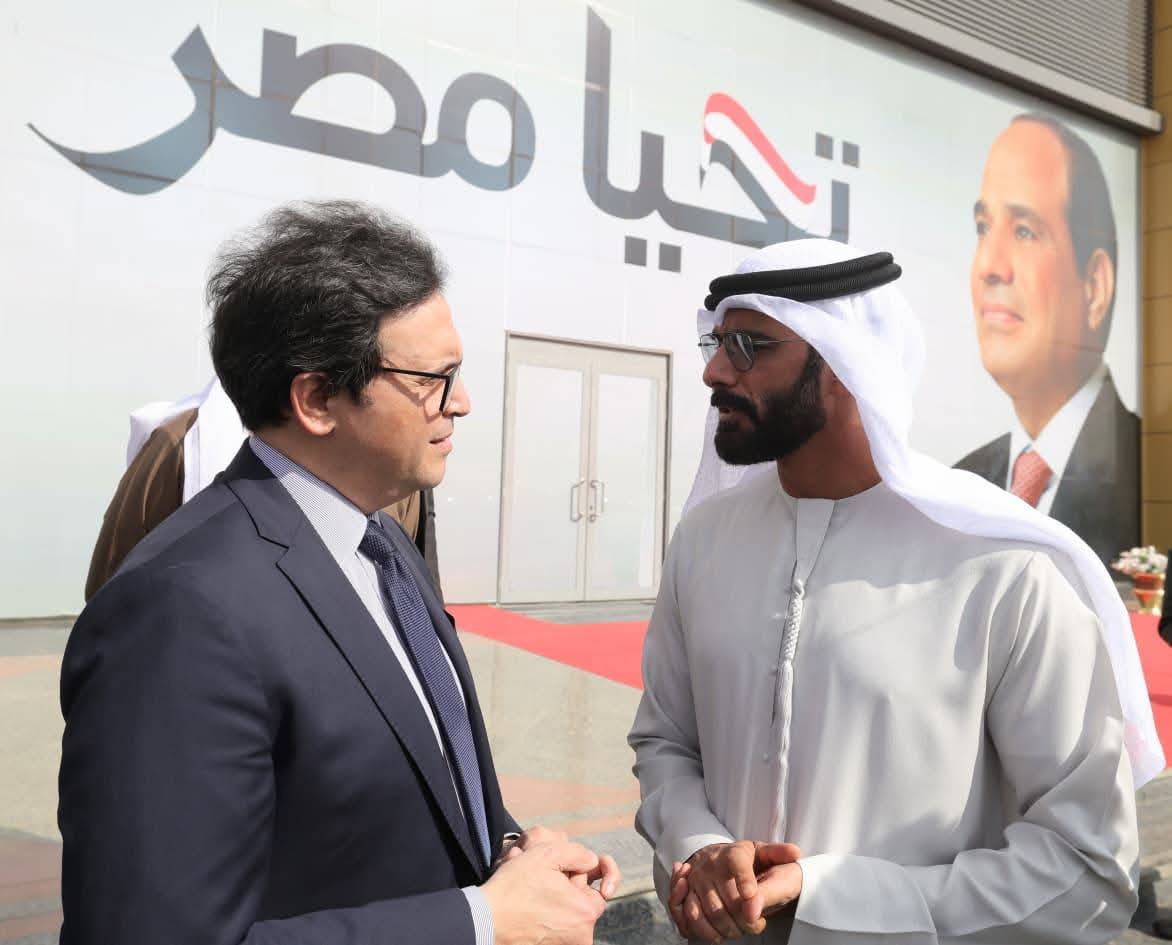 هدية للرئيس السيسى من حاكم الشارقة تسلمها وزير الثقافة