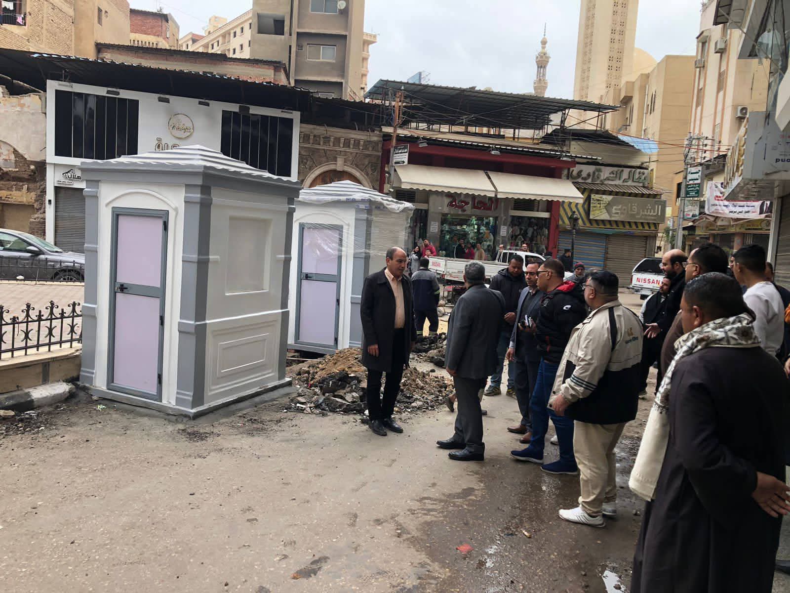 محافظ الدقهلية يوجه بسرعة الإنتهاء من إنشاء عدد من الحمامات العمومية بالمنصورة 