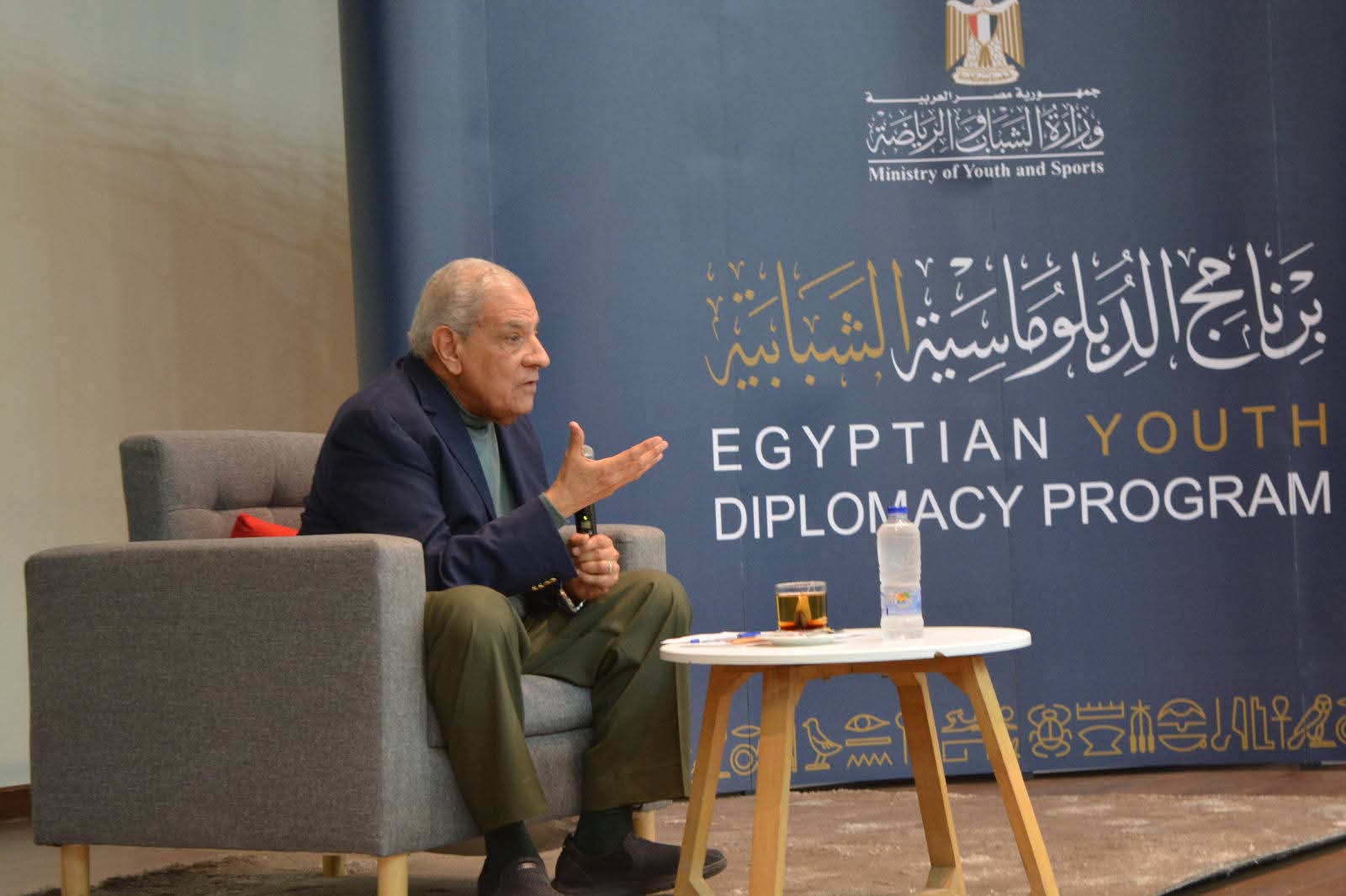 "محلب" رئيس وزراء مصر الأسبق : الإستثمار فى العنصر البشرى وبناء الكوادر المؤهلة .. الركيزة الأساسية لتحقيق التنمية المستدامة