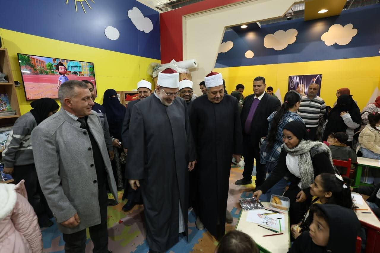 الضوينى وداود وعبد الغنى يتفقدون جناح الأزهر بمعرض القاهرة الدولي للكتاب