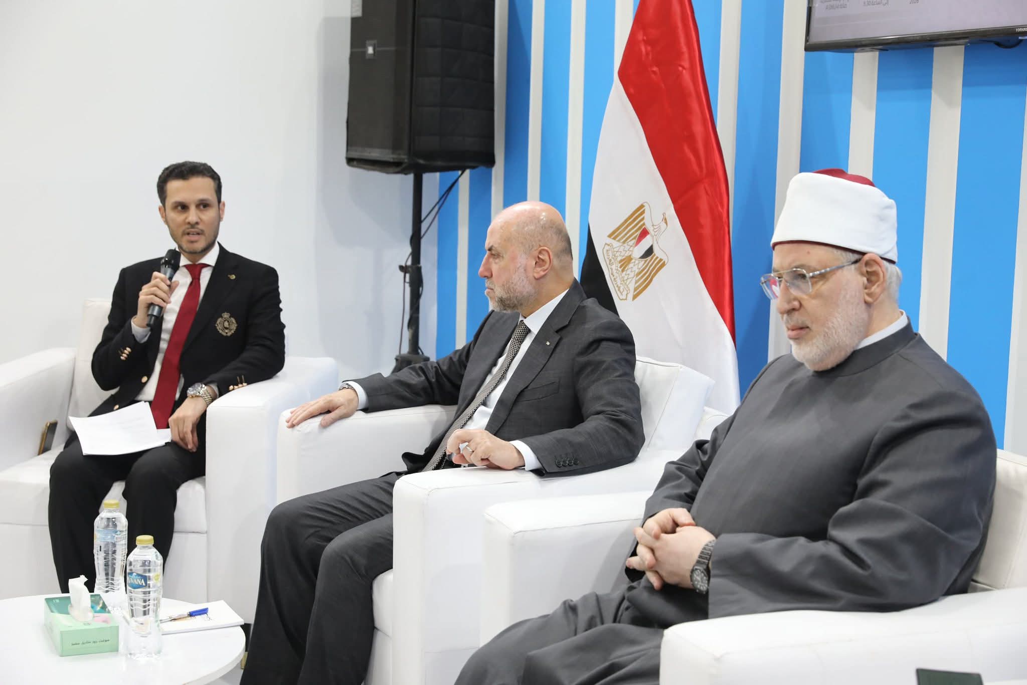 "دور الفتوى في دعم القضية الفلسطينية"..والهباش يشيد بدعم الأزهر