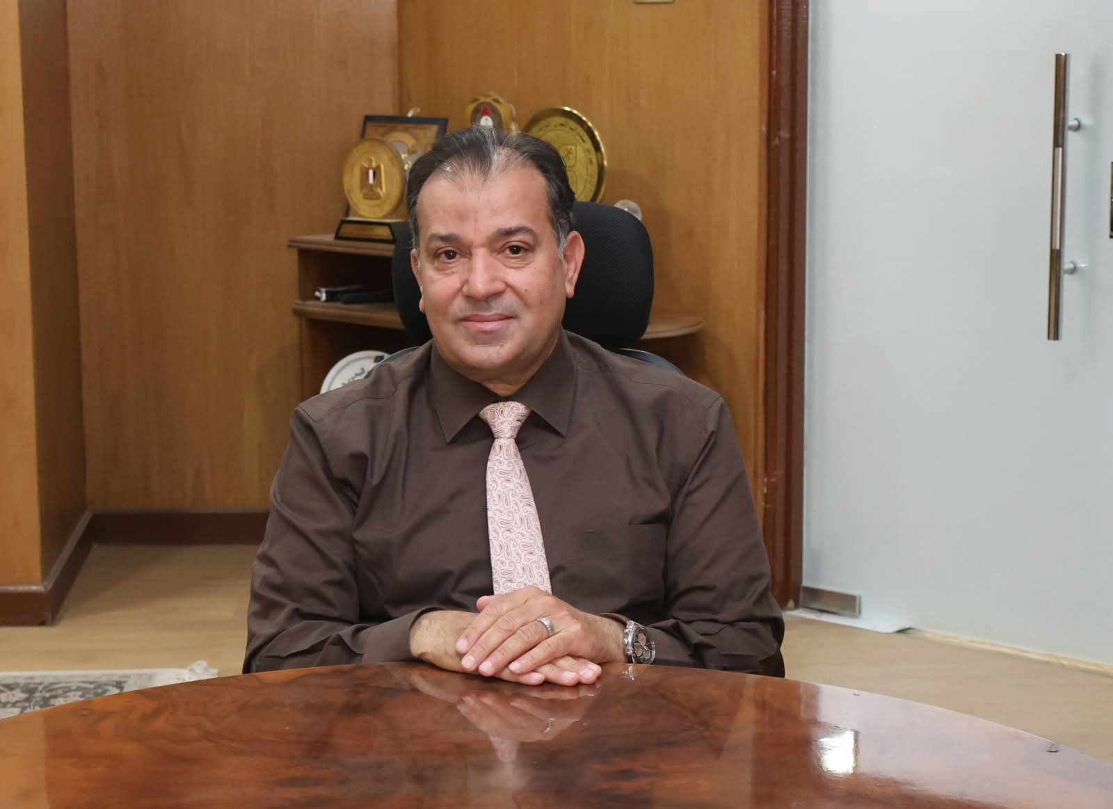 تحت شعار "حنلمعها".. رئيس جامعة قنا يناقش إطلاق مبادرة "100 يوم نظافة"