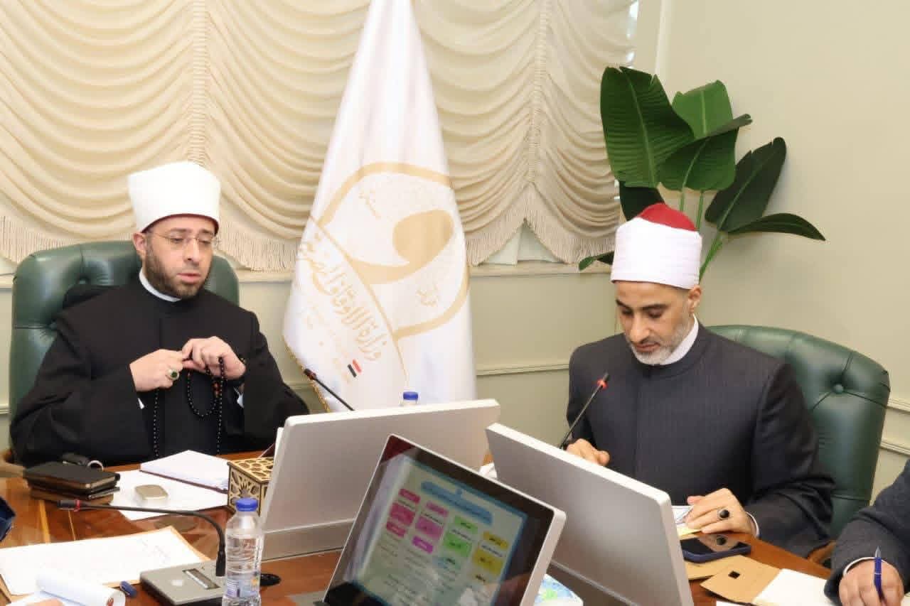 وزير الأوقاف يبحث استعدادات الوزارة لشهر رمضان المبارك