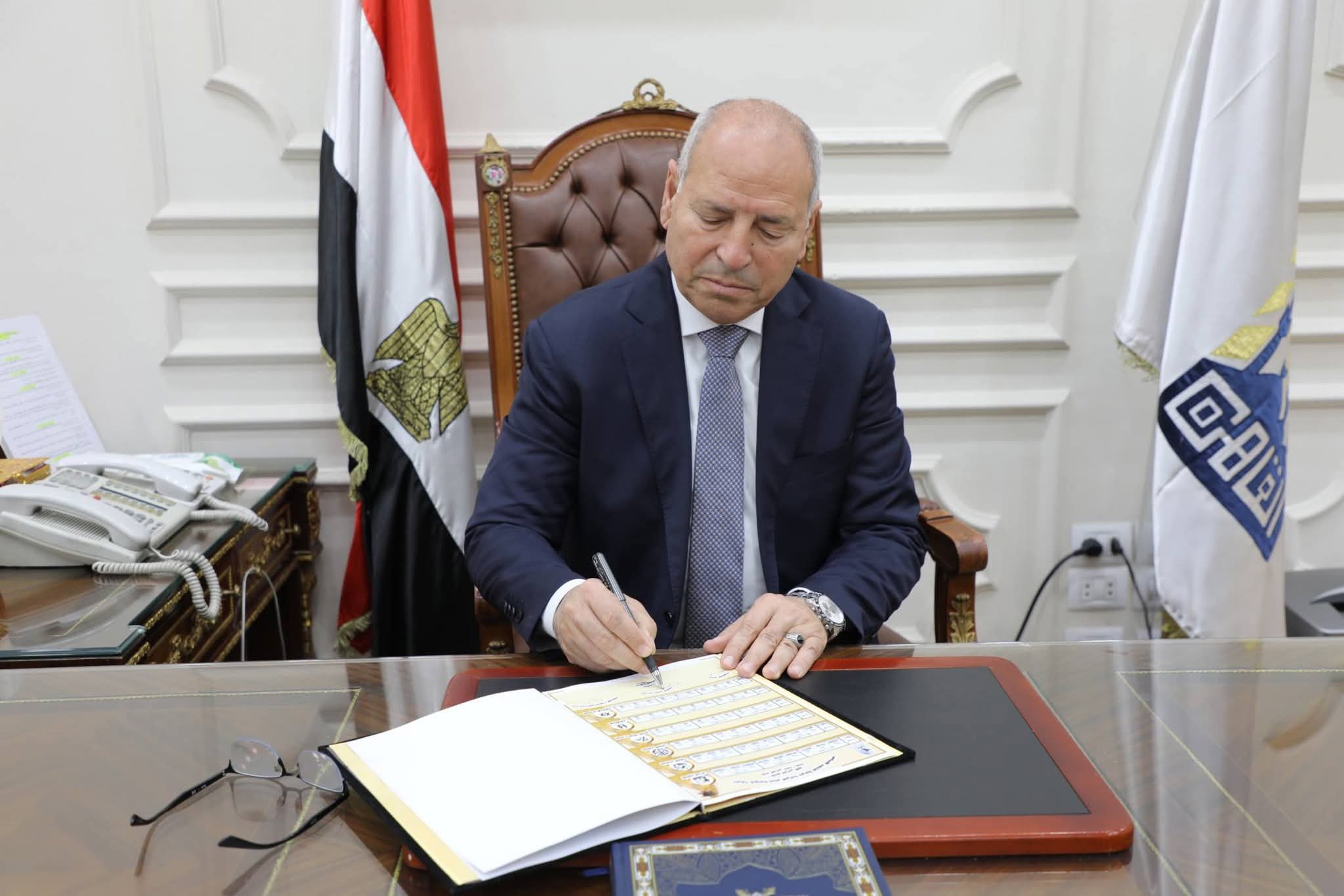 محافظ القاهرة يعتمد نتيجة الفصل الدراسى الأول للشهادة الإعدادية بنسبة نجاح ٧١% 