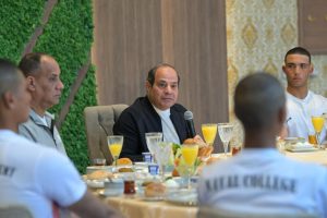 الرئيس من الأكاديمية العسكرية المصرية: اطمئن المصريين.. الأوضاع الداخلية مستقرة وفى تحسن وكل السلع متوافرة - FB IMG 1769786437729 2 300x200