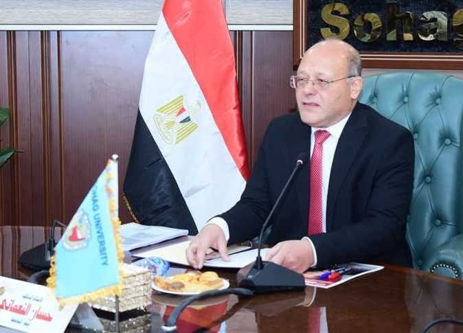 رئيس جامعة سوهاج: صرف مكافأة 2000 جنيه للعاملين بالجامعة تقديرا لجهودهم
