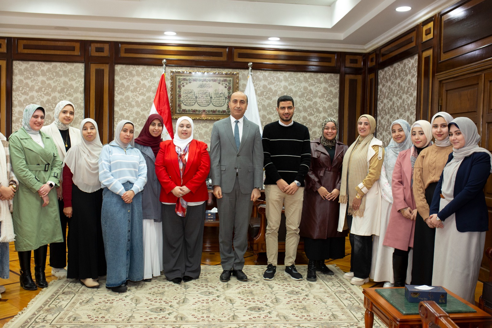 رئيس جامعة دمنهور يهنئ المعيدون الجدد بكلية العلوم 