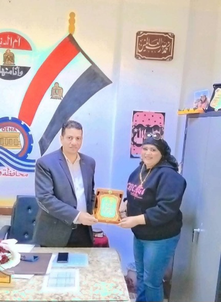 يوزارسيف تكرم مدير مدرسة تحيا مصر 1 بمحافظة قنا