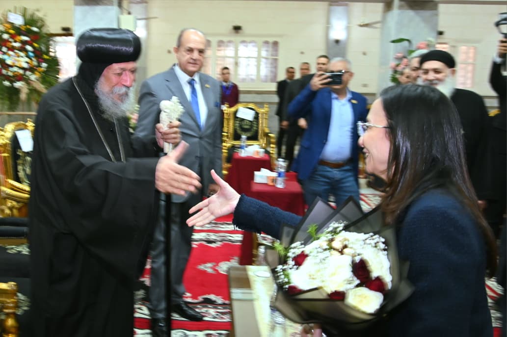 محافظ البحيرة ومدير الأمن يقدمان التهاني بعيد الميلاد المجيد لنيافة الأنبا إيلاريون بمقر المطرانية بدمنهور