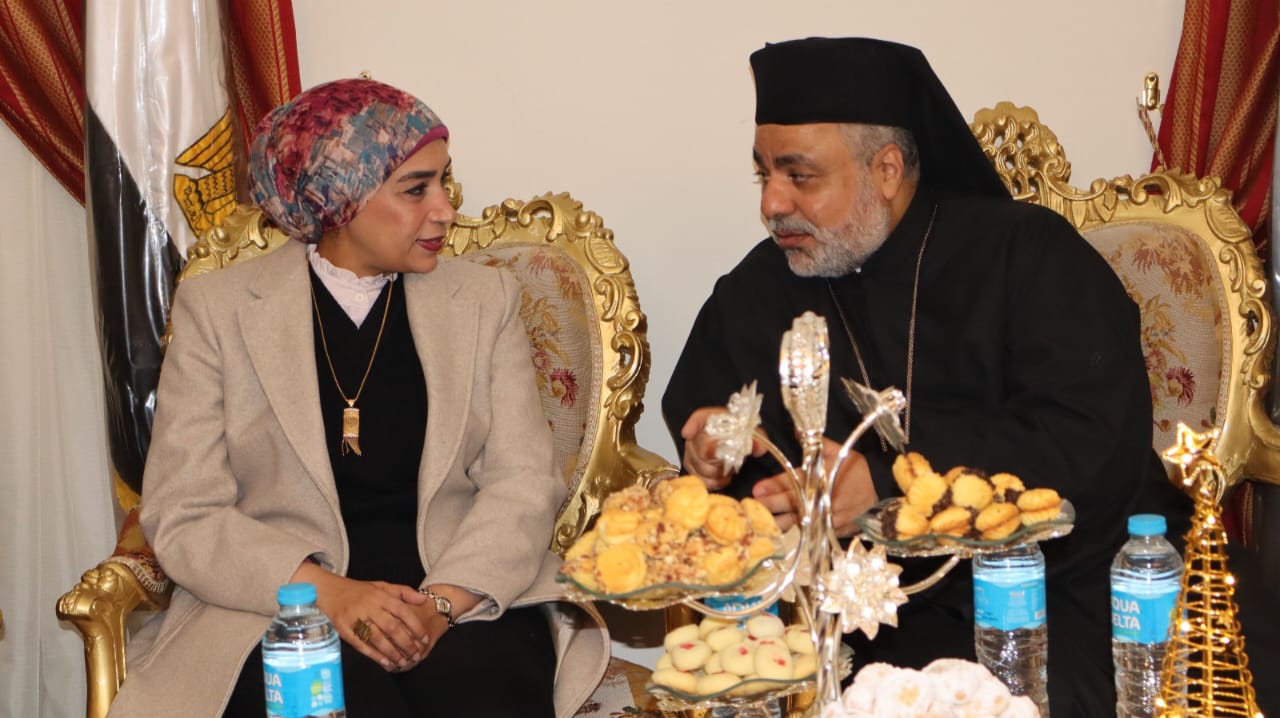 رئيس جامعة الأقصر تترأس وفدًا أكاديميا خلال زيارة الكنائس لتهنئة الإخوة الأقباط بعيد الميلاد المجيد