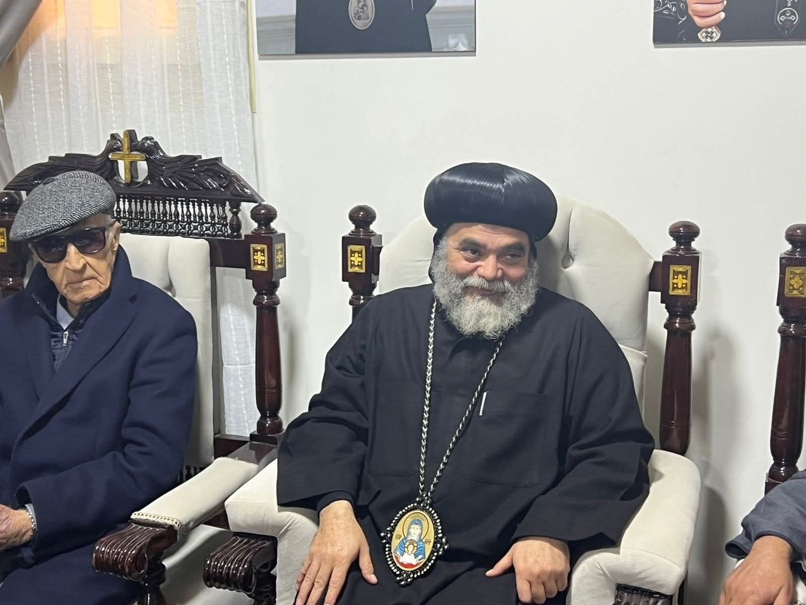 شيخ الإذاعيين يهنئ أقباط نجع حمادي بعيد الميلاد المجيد