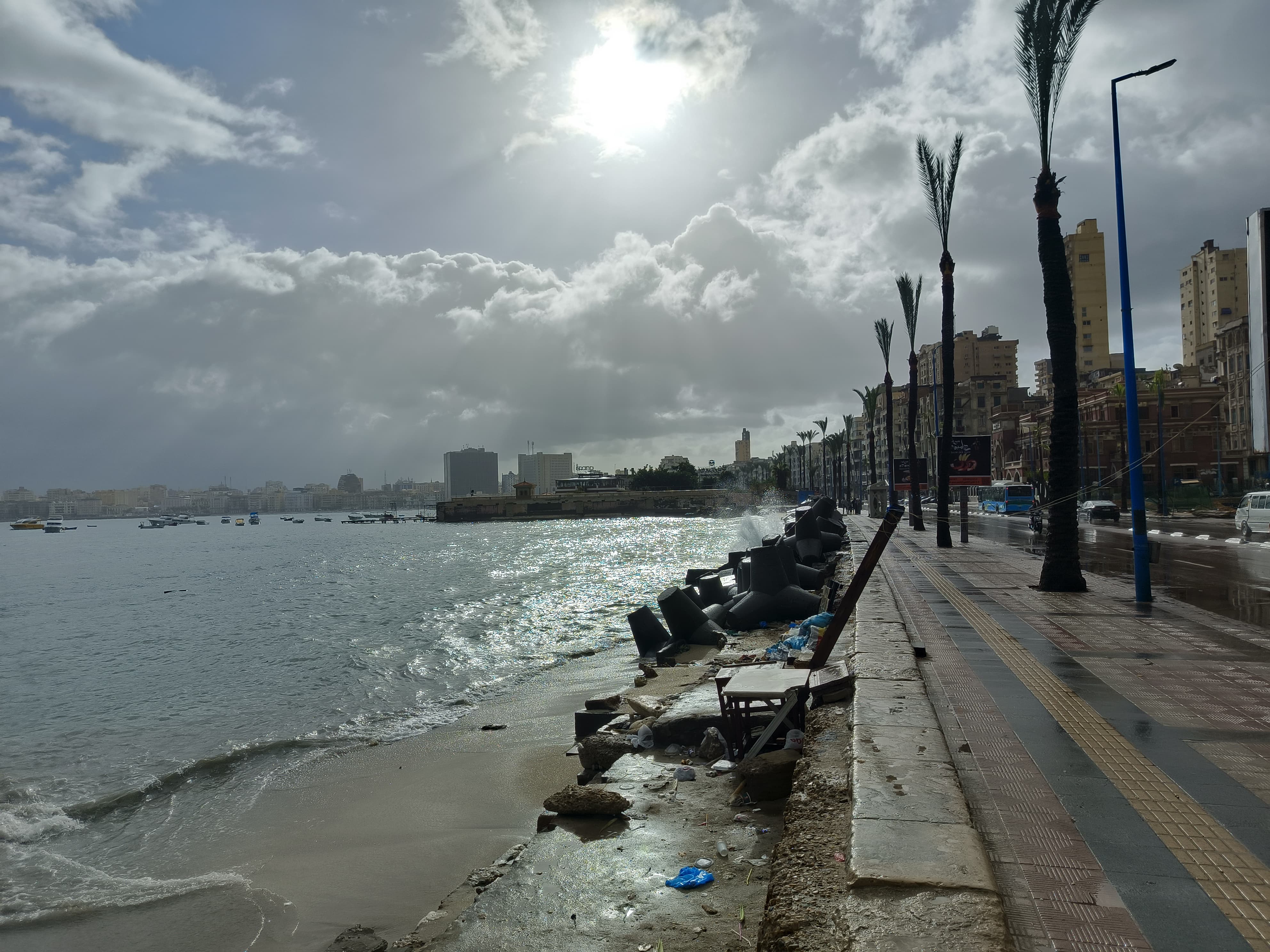 نوة الفيضة الكبرى تضرب الإسكندرية اليوم الجمعة 9 يناير 2026.. أمطار غزيرة وصقيع 