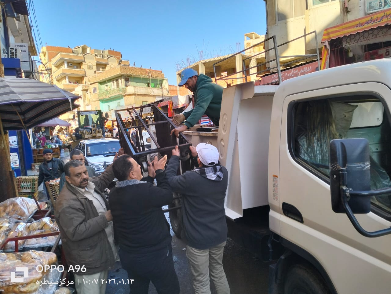 رفع 585 إشغال طريق وتحرير 17 محضر خلال حملة مكبرة بكوم حمادة 