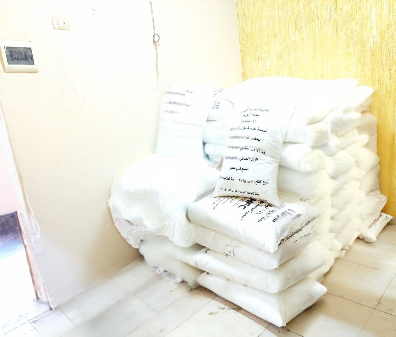 ضبط 3 أطنان أسمدة محظور تداولها وصاحب محطة تموين سيارات تصرف فى 11 ألف لتر سولار بالبحيرة 