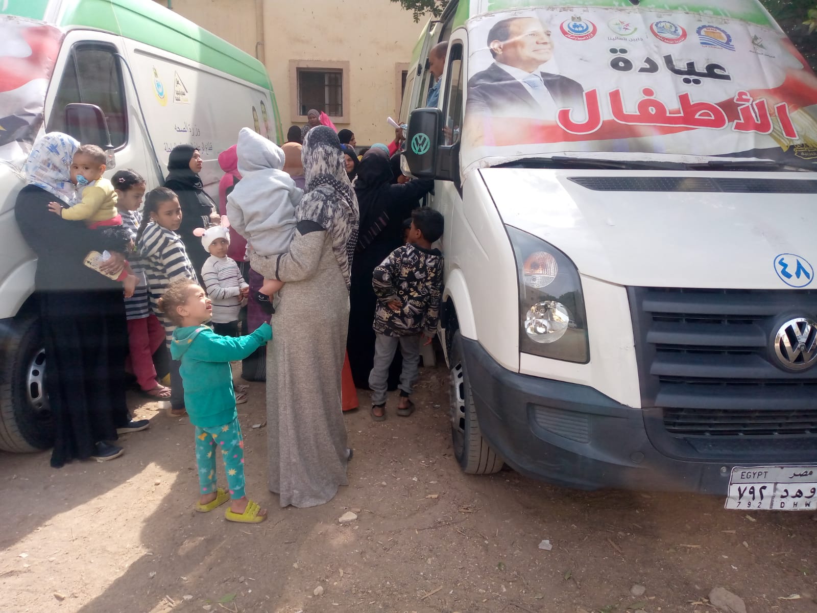 الكشف على 473 مواطنا في قافلة طبية مجانية بقرية "البحري قمولا" بنقادة