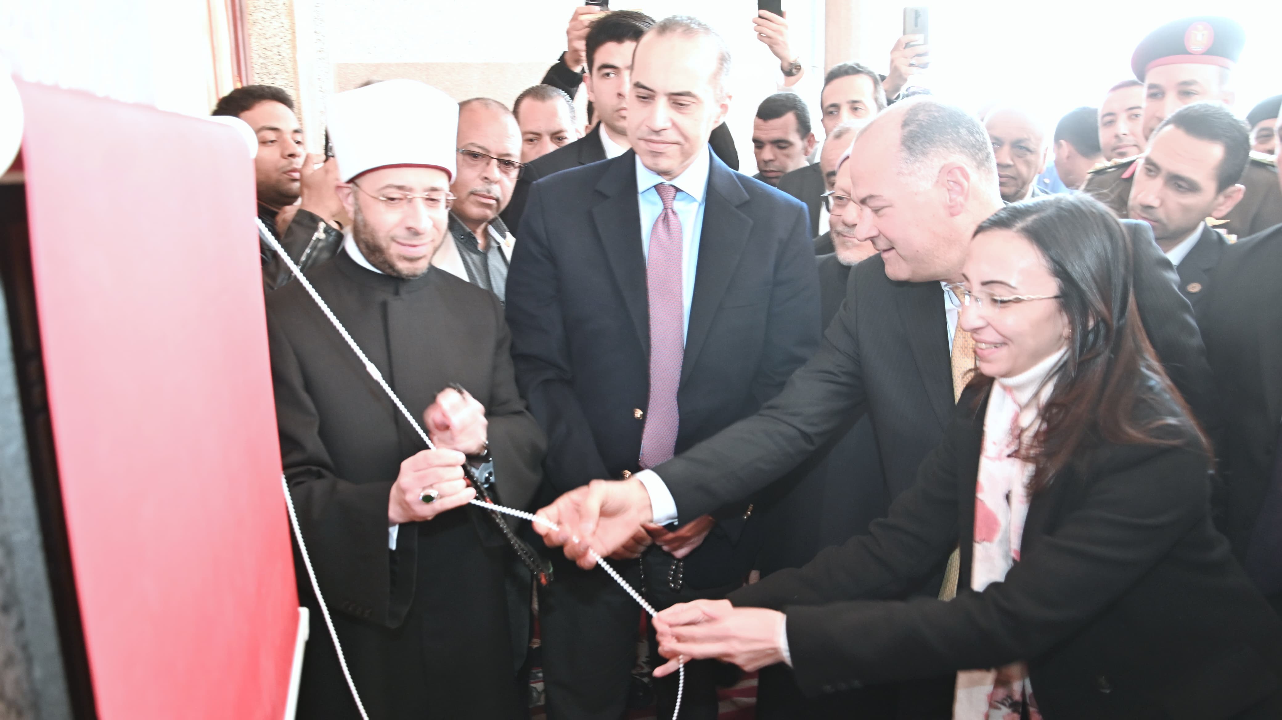 وزيرا الأوقاف والمجالس النيابية ومحافظ البحيرة يفتتحون مسجد أم صابر بمركز بدر  
