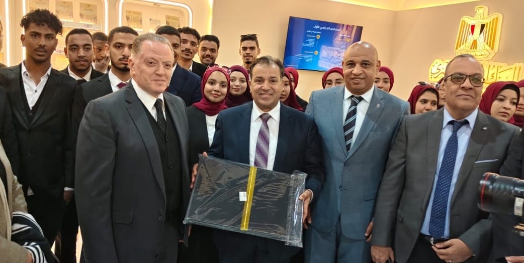 رئيس جامعة قنا يترأس وفد الجامعة بمعرض القاهرة الدولي للكتاب