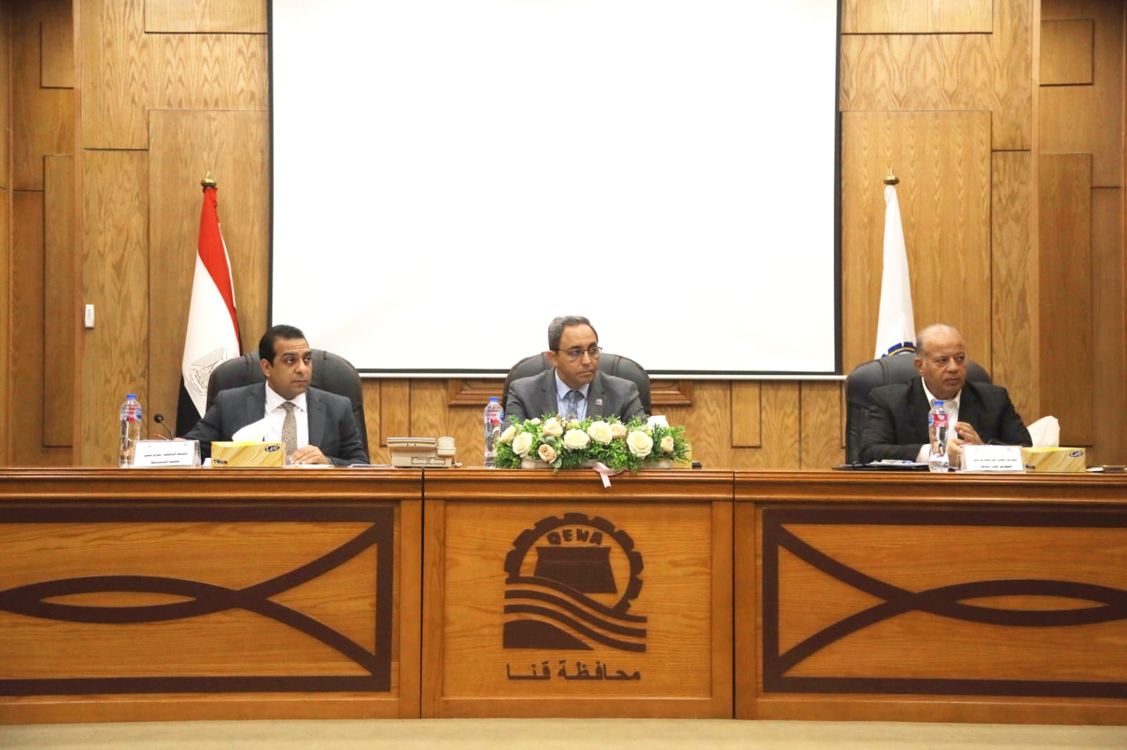 محافظ قنا يراجع تقسيم المناطق السكنية لتيسير إتاحتها للمواطنين