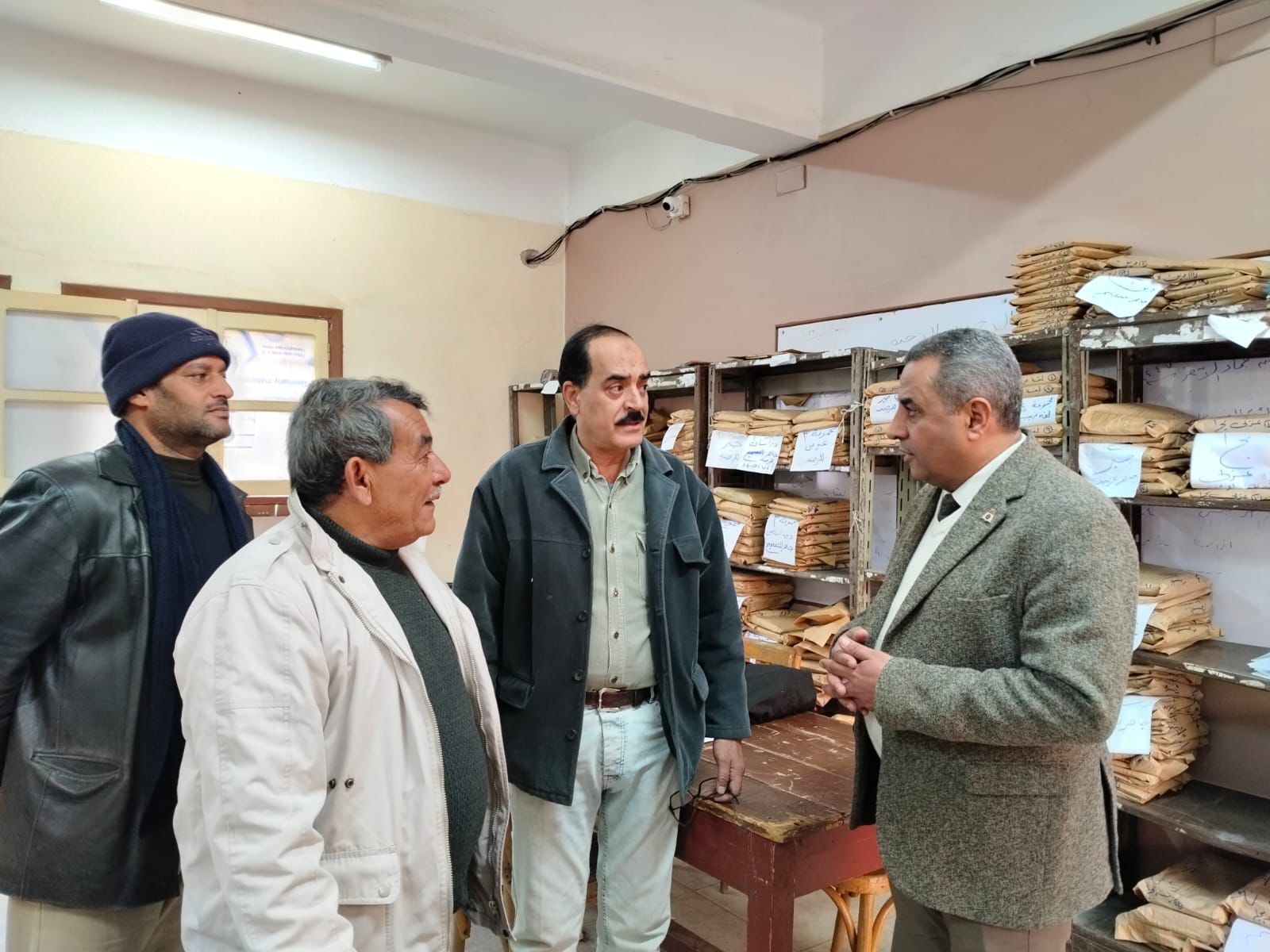 نشاط مكثف لوكيل تعليم قنا في أول أيام توليه المنصب