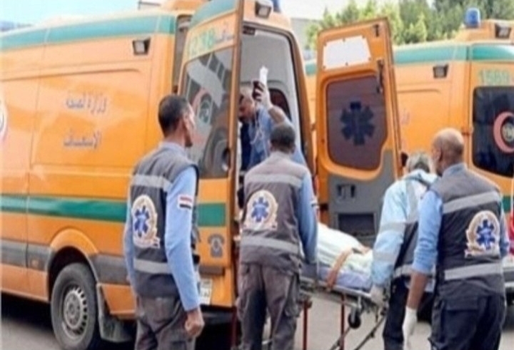مصرع ربة منزل وإصابة مرافقيها إثر إصطدام جرار زراعي بنصف نقل بالبحيرة 