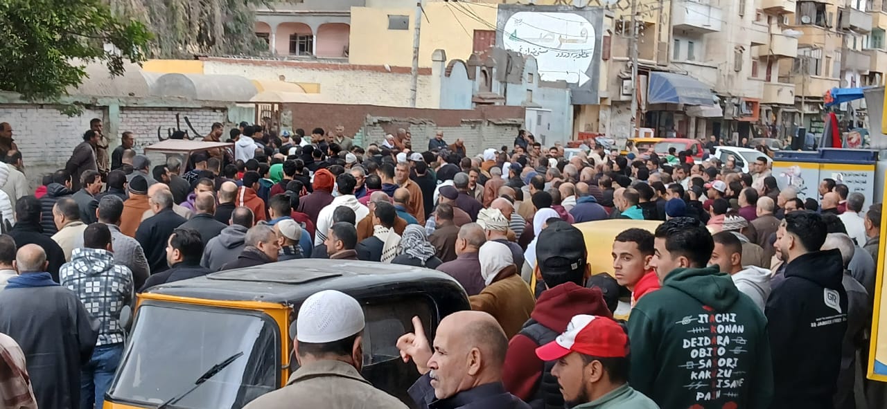 جنازة مهيبة في المحمودية لفتاة لحقت بزوجها بعد 4 أيام من رحيله