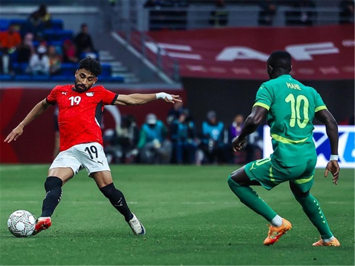 «كاف» يُعلن إيقاف ثنائي منتخب مصر لمدة مباراتين