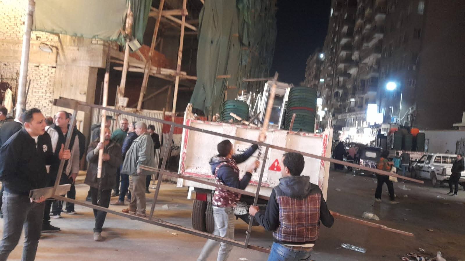 حملة ليلية مكبرة بالجيزة..لرفع إشغالات وتعديات الباعة الجائلين والمحال بشارع العريش 