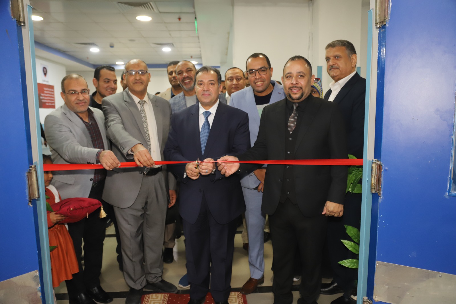 رئيس جامعة قنا يفتتح وحدة مناظير الجهاز الهضمي بمستشفى الطوارئ والإصابات بعد تطويرها 