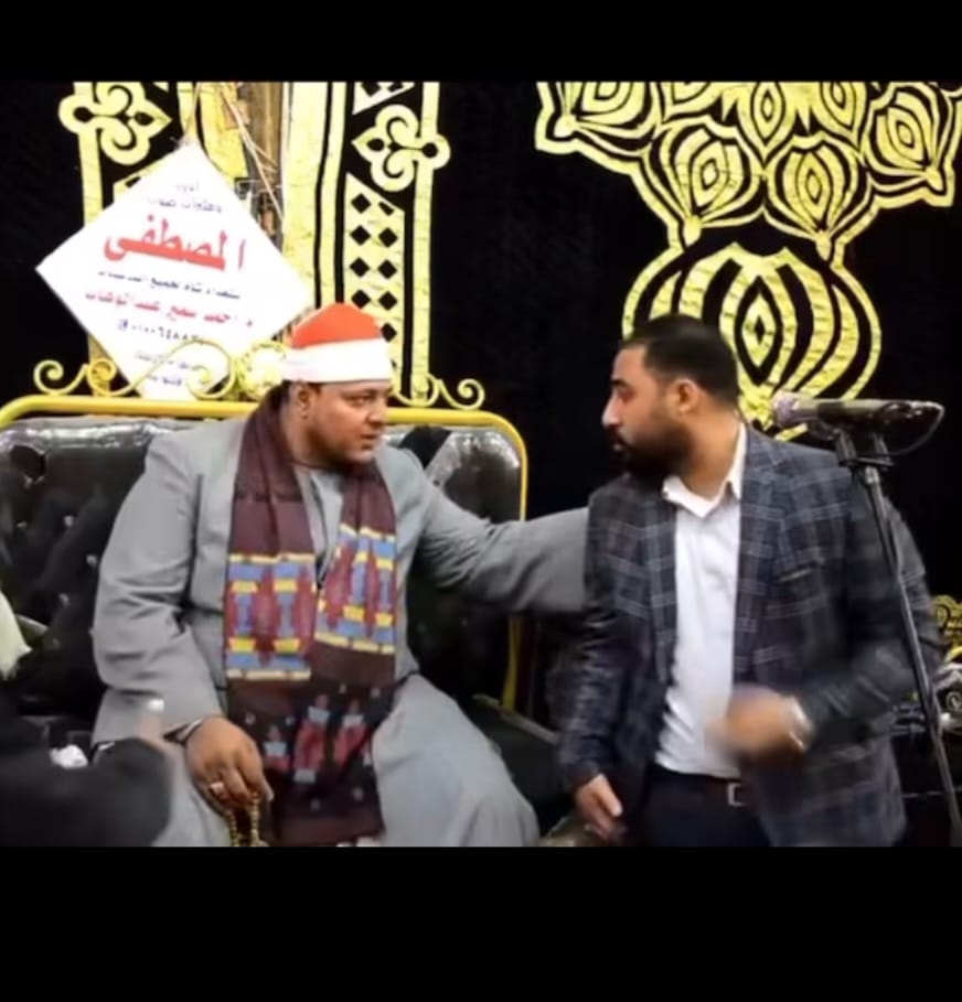 "ما تذيعش لي خالص".. فيديو "خناقة" قارئ ومقدم عزاء يثير غضبًا واسعًا على منصات التواصل